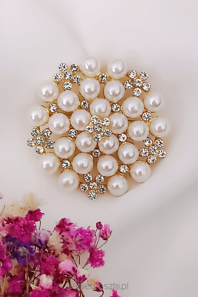Okrągła broszka z perełkami