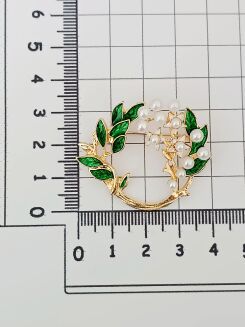 Broszka w kształcie wianka z perełkami - 2