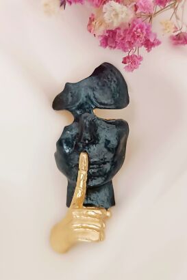 Nowoczesna broszka czarna twarz