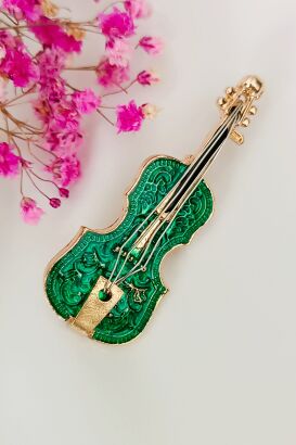 Zielone skrzypce z ręcznie robionymi strunami