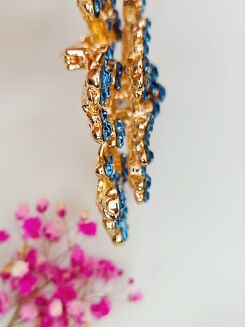 Duża przestrzenna broszka z niebieskimi cyrkoniami - 3