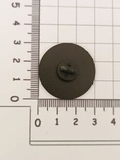 Okrągła broszka pin z krukiem - 3