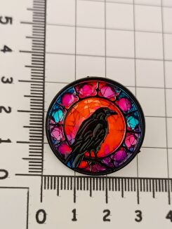 Okrągła broszka pin z krukiem - 2