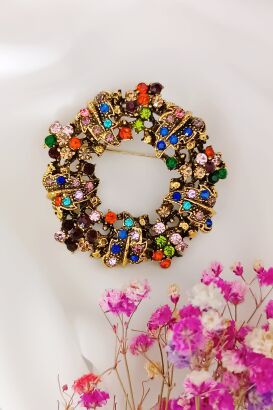 Broszka w kształcie wianka