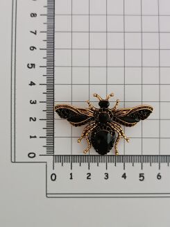 Czarna elegancka pszczoła - 4