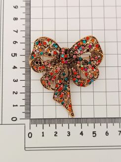 Kokarda z kolorowymi cyrkoniami - 3