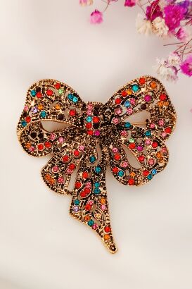 Kokarda z kolorowymi cyrkoniami