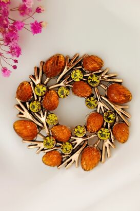 Zimowa broszka w kształcie wianka