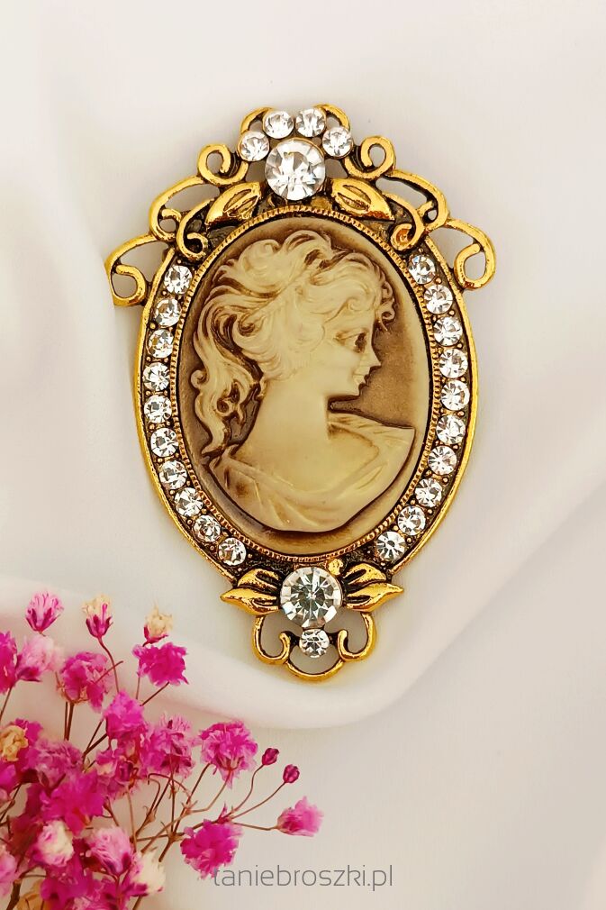 Broszka w stylu retro