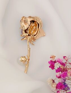 Fioletowa róża z perłą - 2