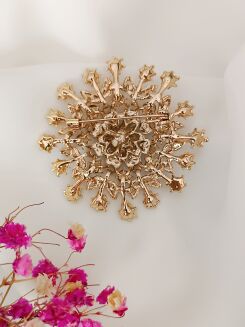 Kobieca broszka z mnóstwem cyrkoni - 2