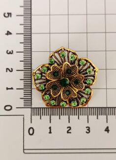 Mała złota broszka z zielonymi cyrkoniami - 2