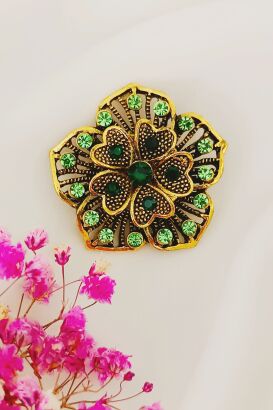 Mała złota broszka z zielonymi cyrkoniami