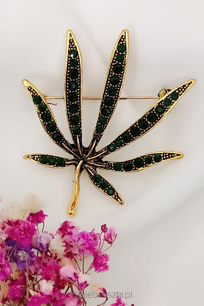 Duży liść z zielonymi cyrkoniami