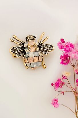 Malutka pastelowa pszczoła